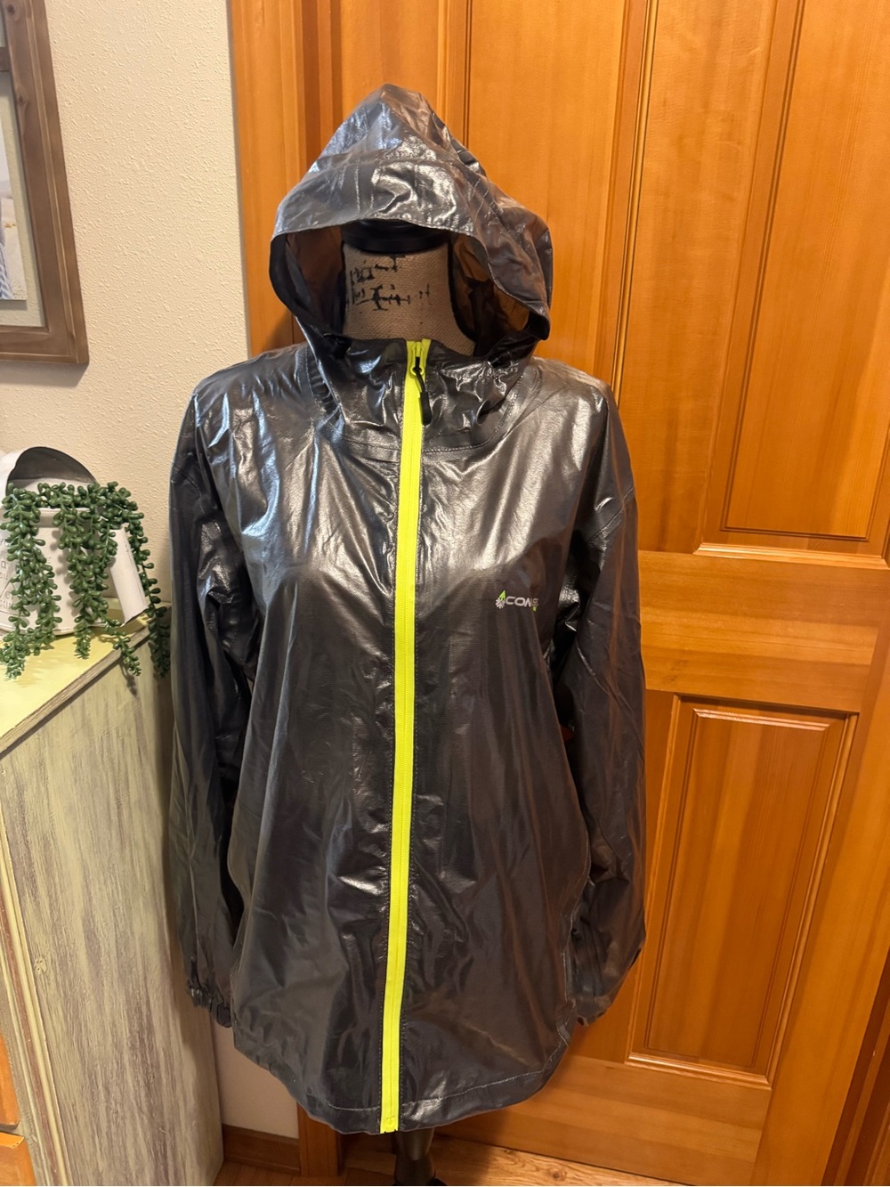 🆕 Compass 360 Unisex Black Hooded Packable Rain Jacket with Neon Yellow Zipper